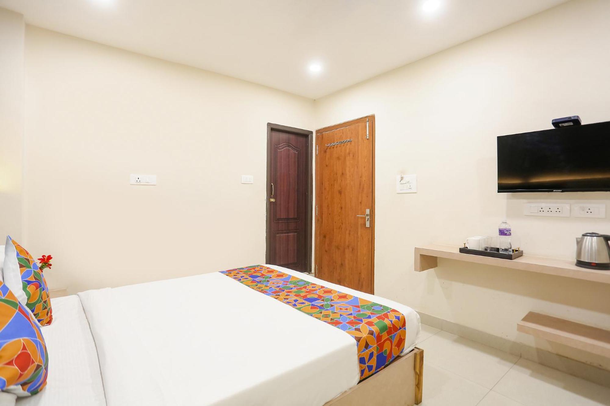 Fabhotel Hari Kunj 900 M From Kashi Vishwanath Temple Varanasi Exterior photo