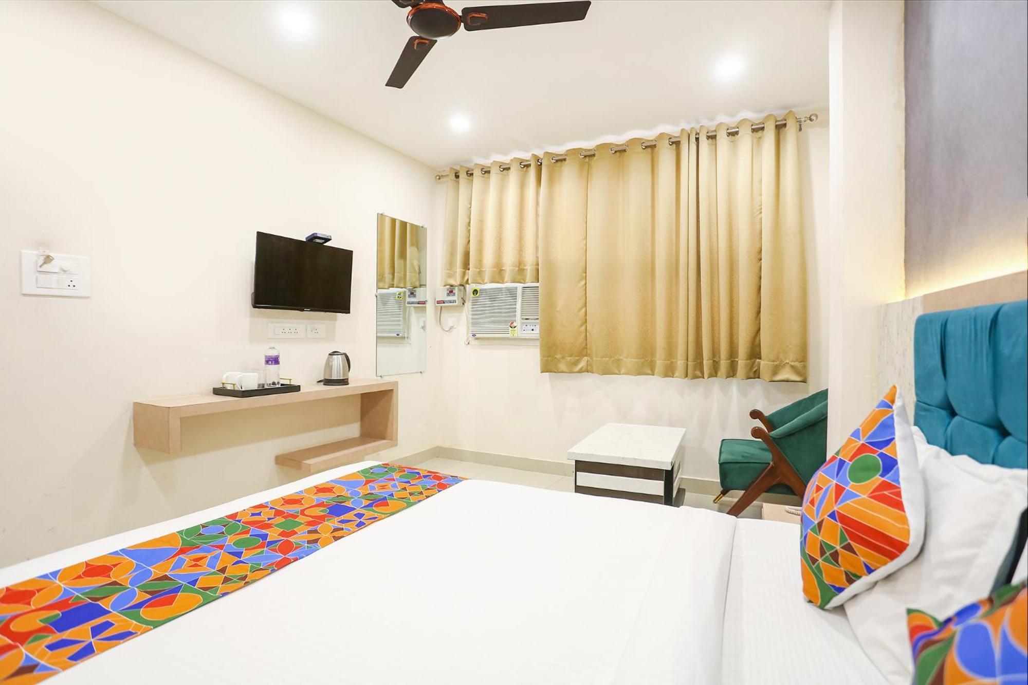 Fabhotel Hari Kunj 900 M From Kashi Vishwanath Temple Varanasi Exterior photo